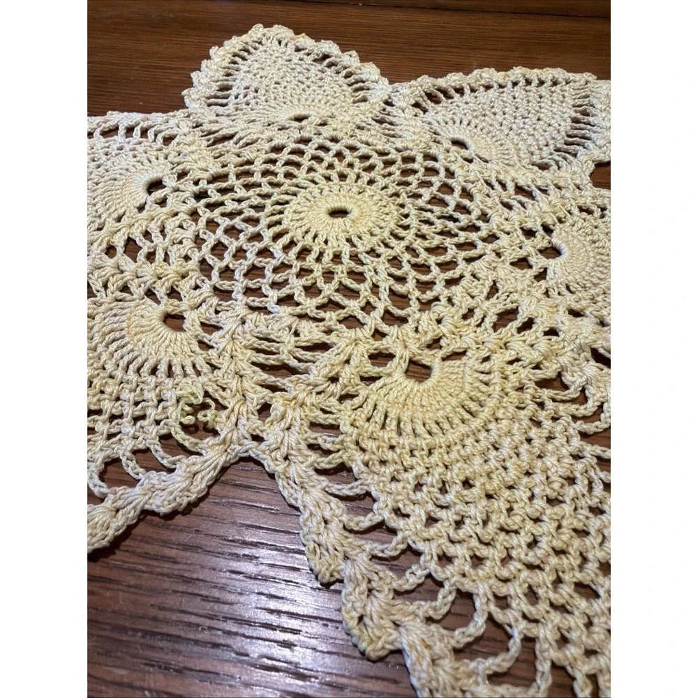 Vintage Doily Yellow Crocheted‎ Star Shaped 15
